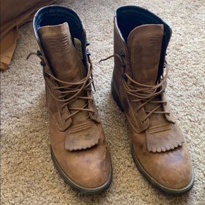 Ariat lacer combat boots size 9.5